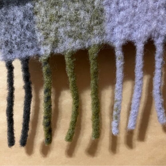 Aritzia | Wilfred Free Geneva Scarf Wool Checked Plaid Fringe One Size - Picture 5 of 7